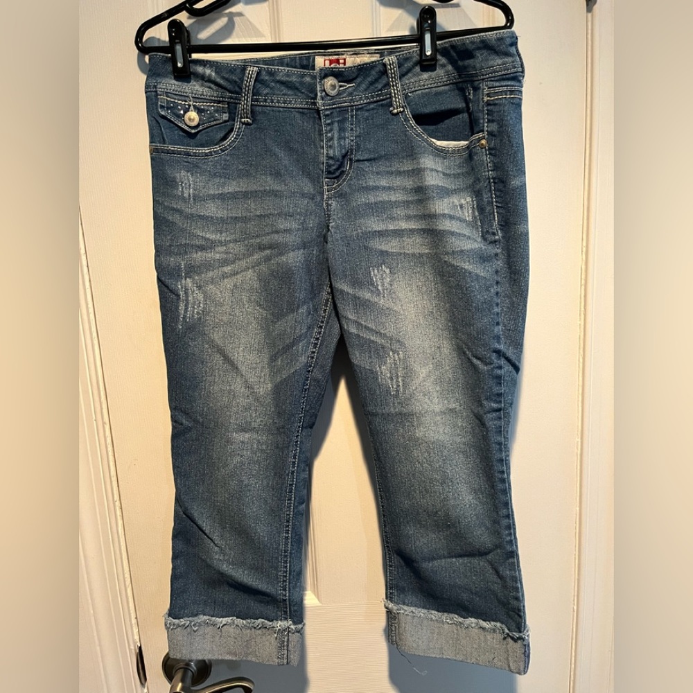 LEI Ashley Low rise Size 9 Junior Cropped jeans